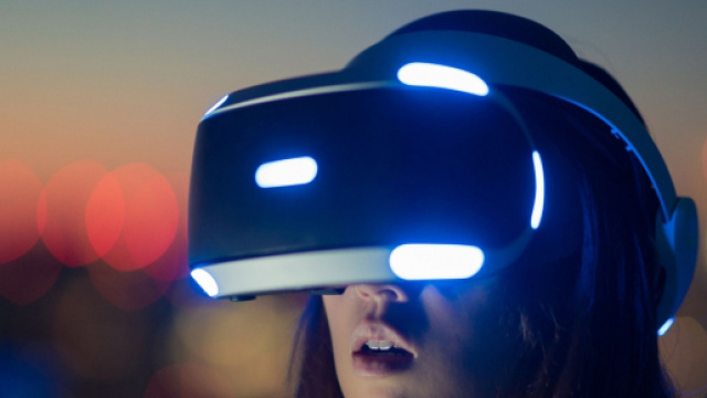 In alto, simulazione della realt&agrave; virtuale