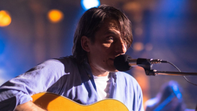 Luca Marinelli interpreta Fabrizio De Andr&egrave;