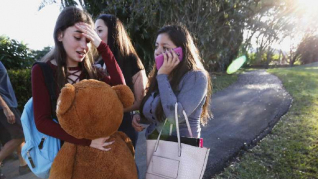 Studentesse terrorizzate davanti al Liceo dopo l'agguato