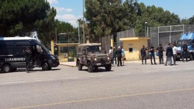 Il centro d'accoglienza dal Cara "Sant'Anna" di Isola Capo Rizzuto, Calabria (Ansa).