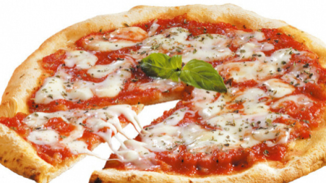 La pizza in vetta ai cibi droganti