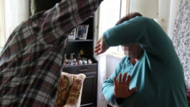 Minaccia la madre per avere soldi, una persona arrestata a Licata ... - nuovosud.it