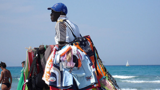 Operazione dei carabinieri contro i vu cumpr&agrave; a Jesolo, repertorio