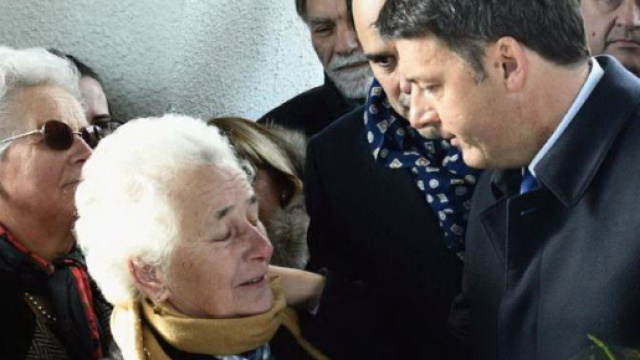Renzi durante la vista a Sant'Anna di Stazzema