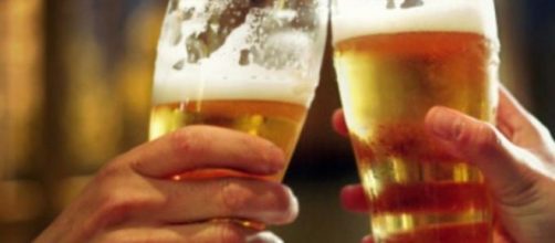 beneficios de beber continuamente cerveza