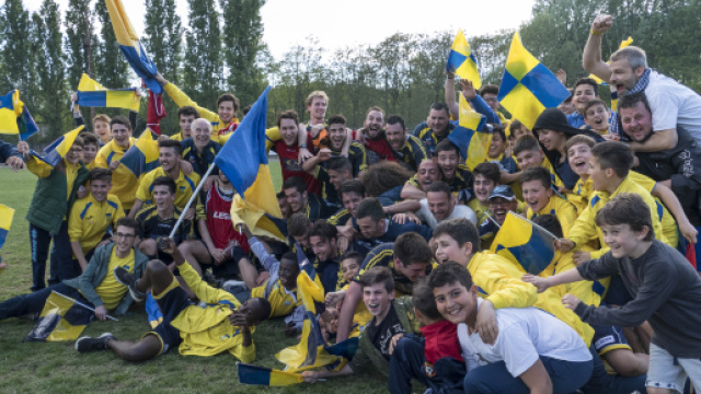 Foto Giampy. Nell'immagine i festeggiamenti dell'U.C. Viadana Calcio