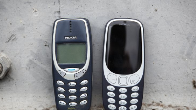Old Nokia 3310 meets new Nokia 3310 - cnet.com