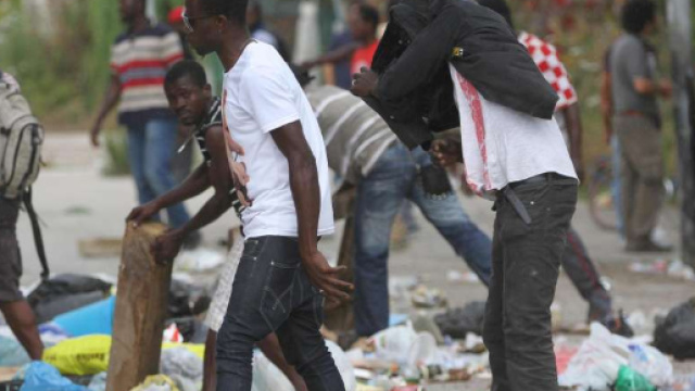 Immigrati feriti, fermati due italianiSindaco e residenti: "Siamo ... - mediaset.it