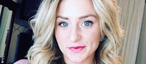 Leah Messer takes a selfie. [Photo via Facebook]