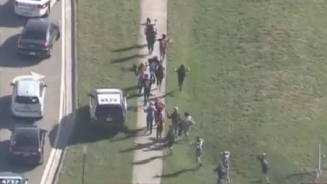 Florida, sparatoria al liceo: 17 morti. Ex studente arrestato | Vvox - vvox.it