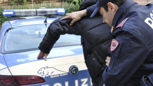 Fotto delle forze dell'ordine in azione