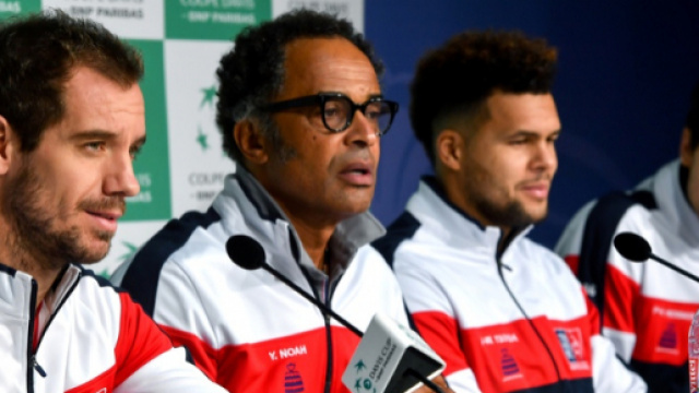 Gasquet en premi&egrave;re ligne avec son capitaine Yannick Noah; Tsonga demeure le grand absent de cette rencontre (via rtl.fr)