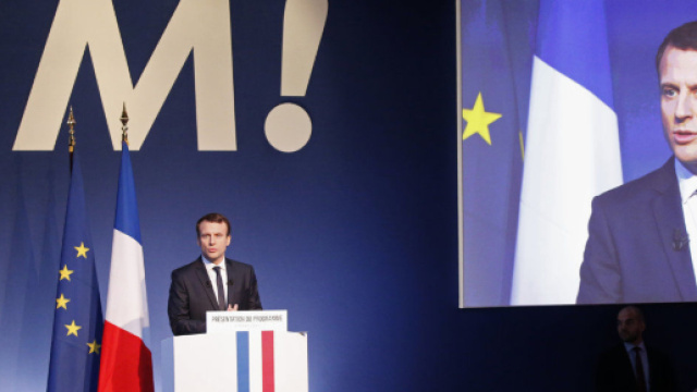 Le Pr&eacute;sident Macron en marche pour la r&eacute;forme de l'Etat