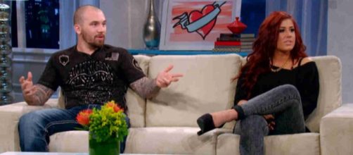 Adam Lind and Chelsea Houska are seen on 'Teen Mom 2.' [Photo via MTV/YouTube]