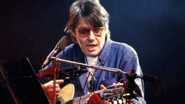 Fabrizio De Andr&egrave;, cantautore italiano che NON suona trap.