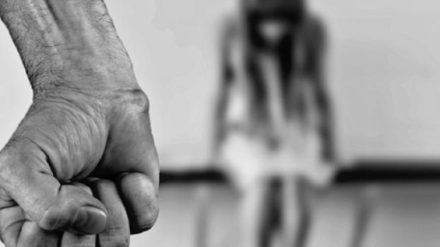 Una bambina di 9 anni &egrave; stata costretta a prostituirsi dai genitori