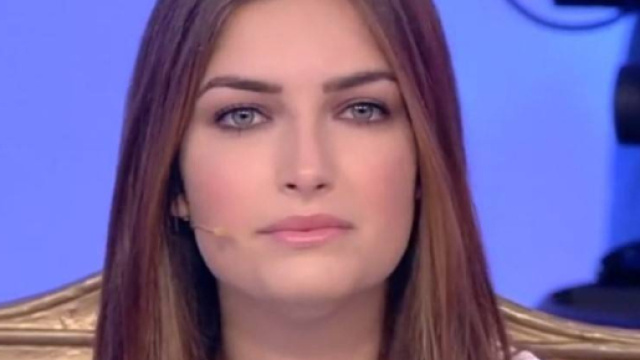 Uomini e Donne, Nilufar Addati piange disperata