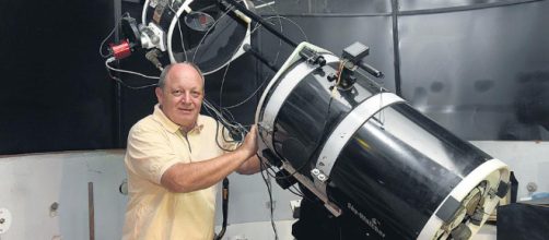 El Argentino V&iacute;ctor Buso con la instalaci&oacute;n de observaci&oacute;n de su hogar