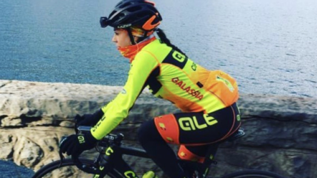 Anna Trevisi multata sul lago di Garda per mancanza di luci e campanello (foto - Instagram @trevisi_anna)