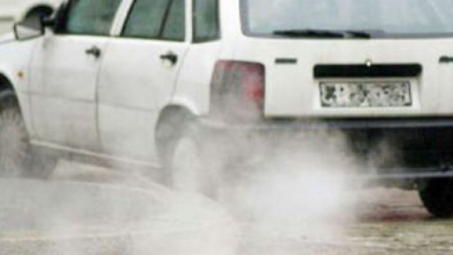 Auto inquinante in circolazione