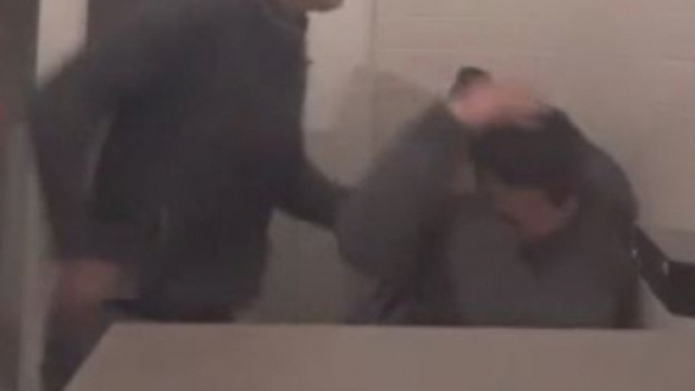 Bari, presunto pedofilo percosso e filmato dai parenti di una vittima | ansa.it