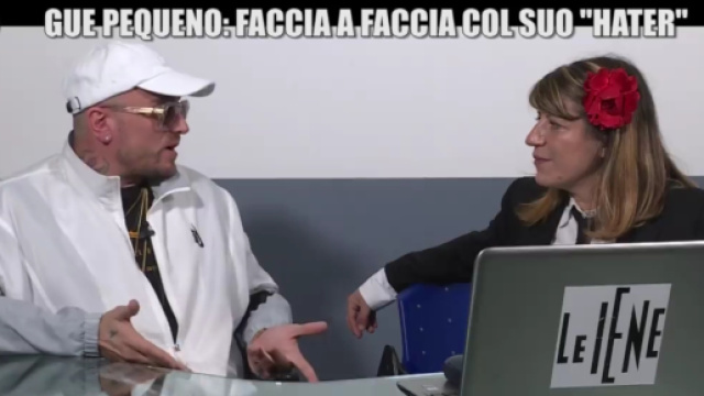 Gu&egrave; Pequeno risponde all' hater che lo insulta per le sue 'tettine'