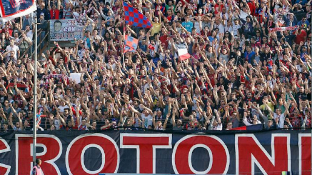 I tifosi della Curva Sud "Giorgio Manzulli" - Crotone
