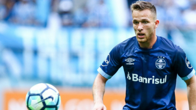 Arthur, la p&eacute;pite du Gremio Porto Alegre, attise la convoitise des plus grands clubs europ&eacute;ens