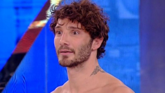 Gossip: il ruolo di Stefano De Martino nel 'caso Monte' all'Isola dei famosi.