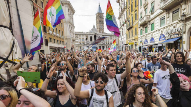 La parata del Roma Pride dello scorso anno (Fonte: Il Post).