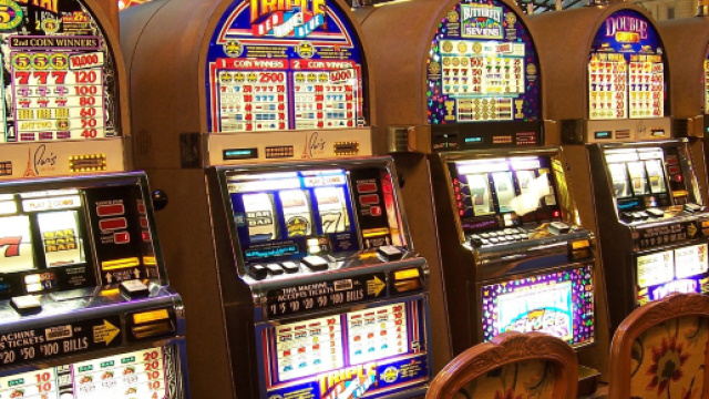 Nel mirino del Comune slot machine e gioco d'azzardo