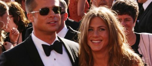 Brad Pitt and Jen Aniston getting back together? [Image Credit: YouTube/HollyScoop]