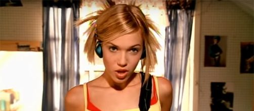 The 2000's offered audiences film, TV, and music hits that are quite unforgettable. [Image source: MandyMooreVEVO/YouTube]