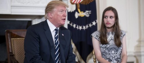 Trump promete "una soluci&oacute;n" a los tiroteos en emotiva reuni&oacute;n