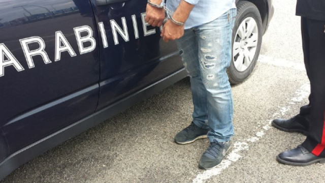 Arrestato romeno di 38 anni picchiava moglie e figlio.