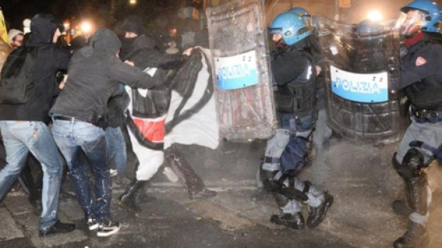 Comizio di Forza nuova. Scontri tra polizia e centri sociali ... - avvenire.it