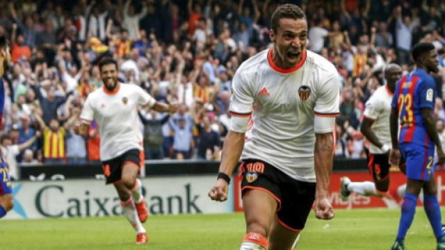 El segundo gol del Valencia al Bar&ccedil;a, en posible fuera de juego - mundodeportivo.com