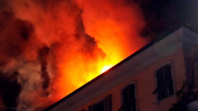 Fiamme e paura in una palazzina a Loano - La Stampa - lastampa.it