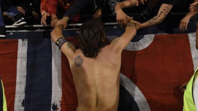 Il Cagliari ei suoi tifosi in curva