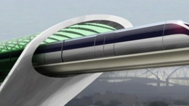 In alto, modello di un treno futuristico