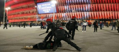 La Ertzaintza, durante los incidentes en Bilbao