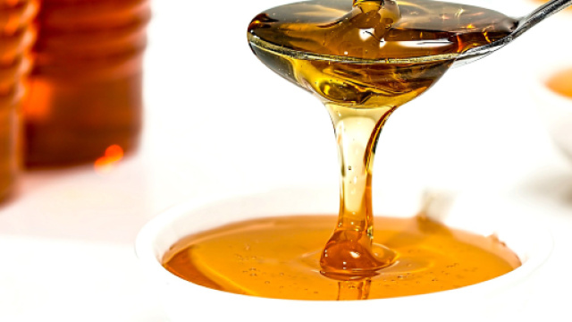 Il prezioso miele &egrave; la prima causa di botulismo infantile, mai darlo ai bambini sotto i 12 mesi.