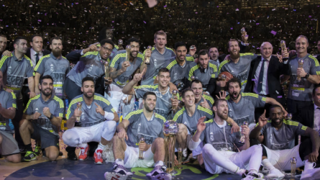 Il Real Madrid festeggia la vittoria della coppa del Re.