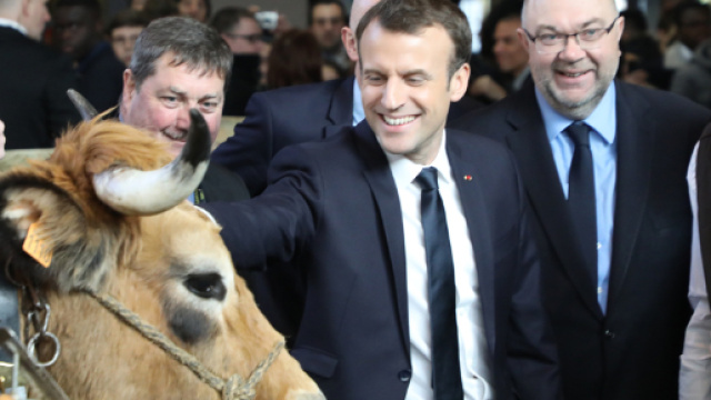Salon de l'agriculture : Emmanuel Macron face aux &eacute;leveurs ... - publicsenat.fr
