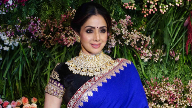 Si tinge di giallo la scomparsa di Stridevi, stella di Bollywood | ew.com