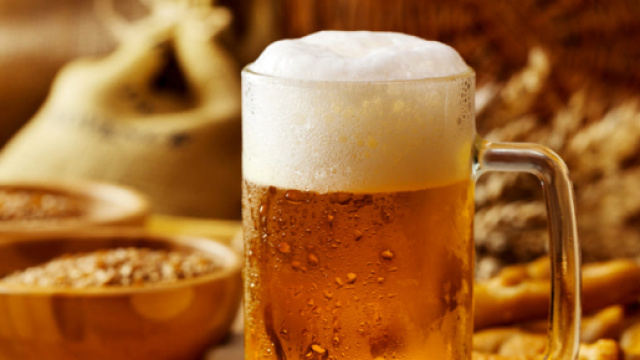 Un boccale di birra con la sua caratteristica schiuma.