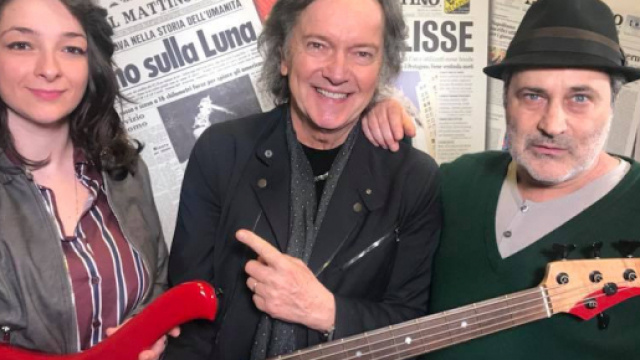 A Valentina avevano rubato il basso, Red Canzian le ha regalato il suo.