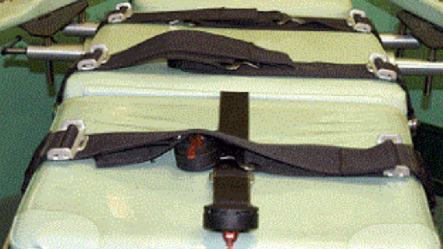 Alabama, non si trova una vena utile per l'iniezione letale: 'rinviata' la condanna a morte di un detenuto.