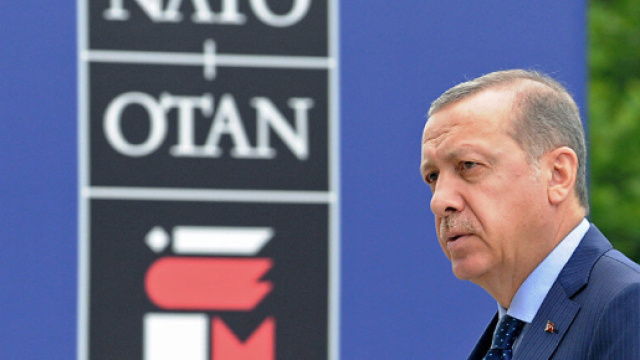 Erdogan &agrave; la tribune lors d'un congr&egrave;s de l'AKP.