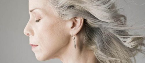 Borrar las canas con una pastilla es posible, tenemos serendipia - estherpalma.com